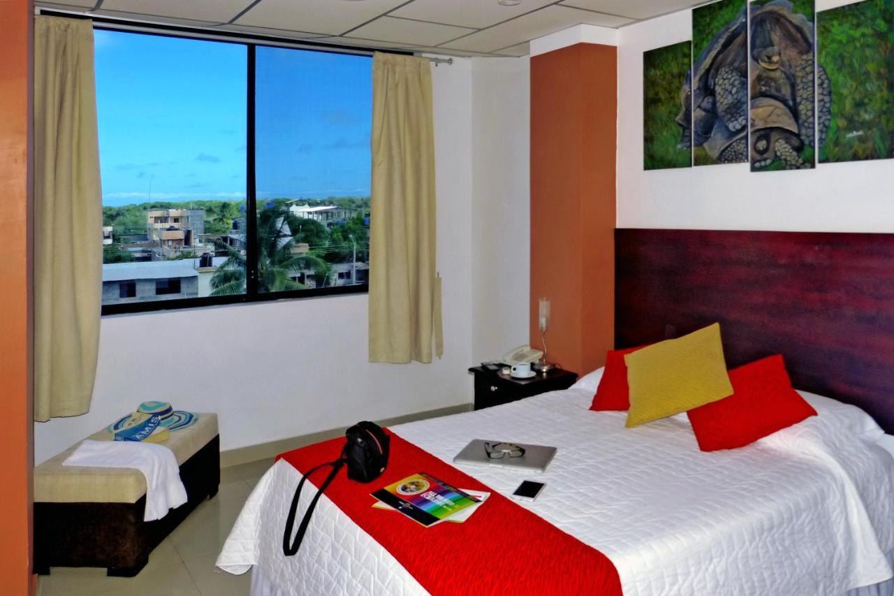 Hospedaje Brisas Del Pacifico Puerto Ayora  Buitenkant foto