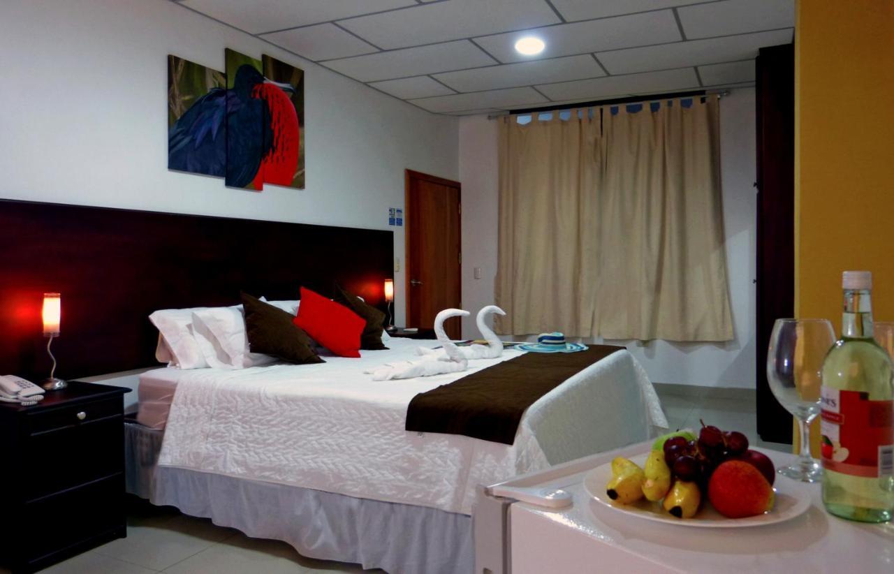 Hospedaje Brisas Del Pacifico Puerto Ayora  Buitenkant foto