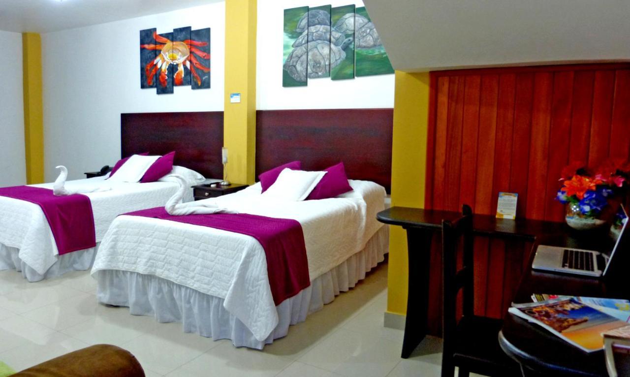 Hospedaje Brisas Del Pacifico Puerto Ayora  Buitenkant foto