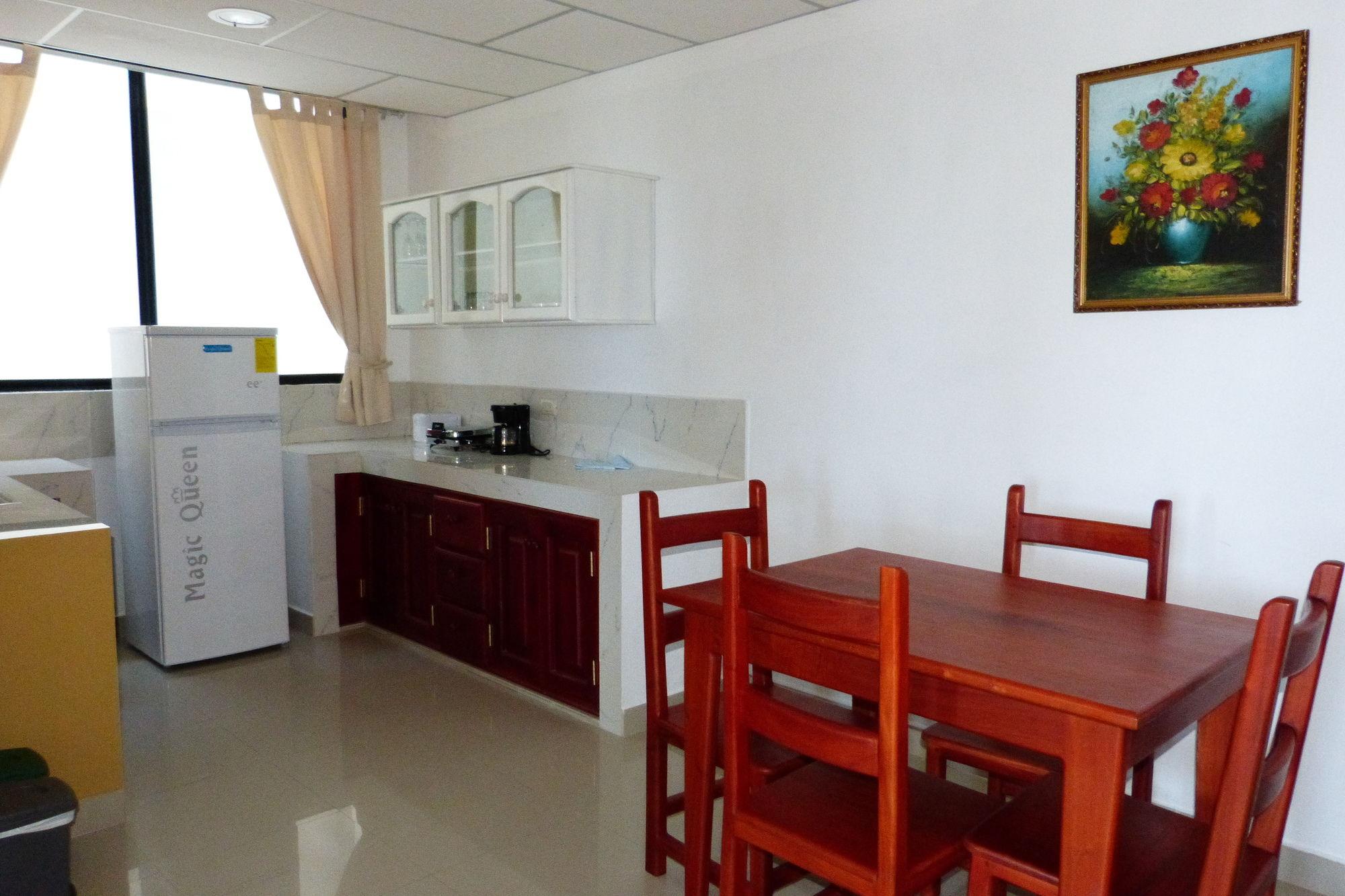 Hospedaje Brisas Del Pacifico Puerto Ayora  Buitenkant foto
