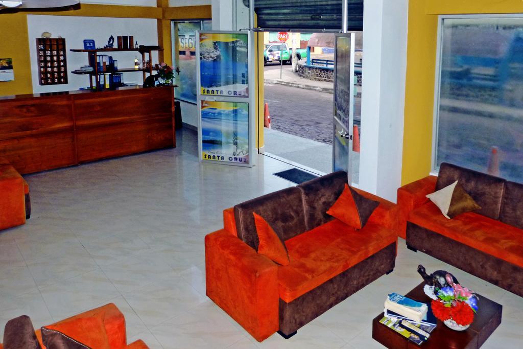 Hospedaje Brisas Del Pacifico Puerto Ayora  Buitenkant foto