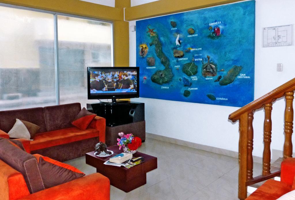 Hospedaje Brisas Del Pacifico Puerto Ayora  Buitenkant foto