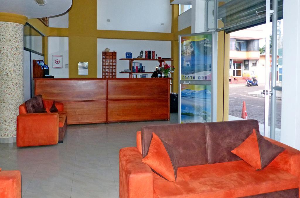 Hospedaje Brisas Del Pacifico Puerto Ayora  Buitenkant foto