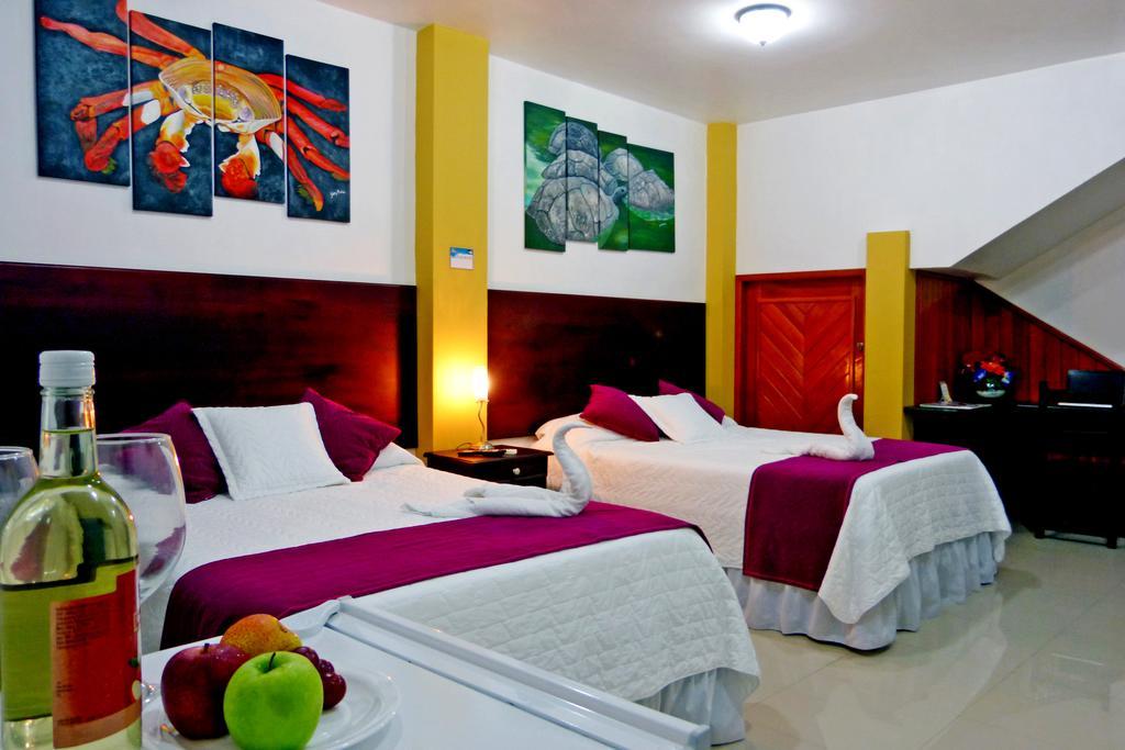 Hospedaje Brisas Del Pacifico Puerto Ayora  Kamer foto