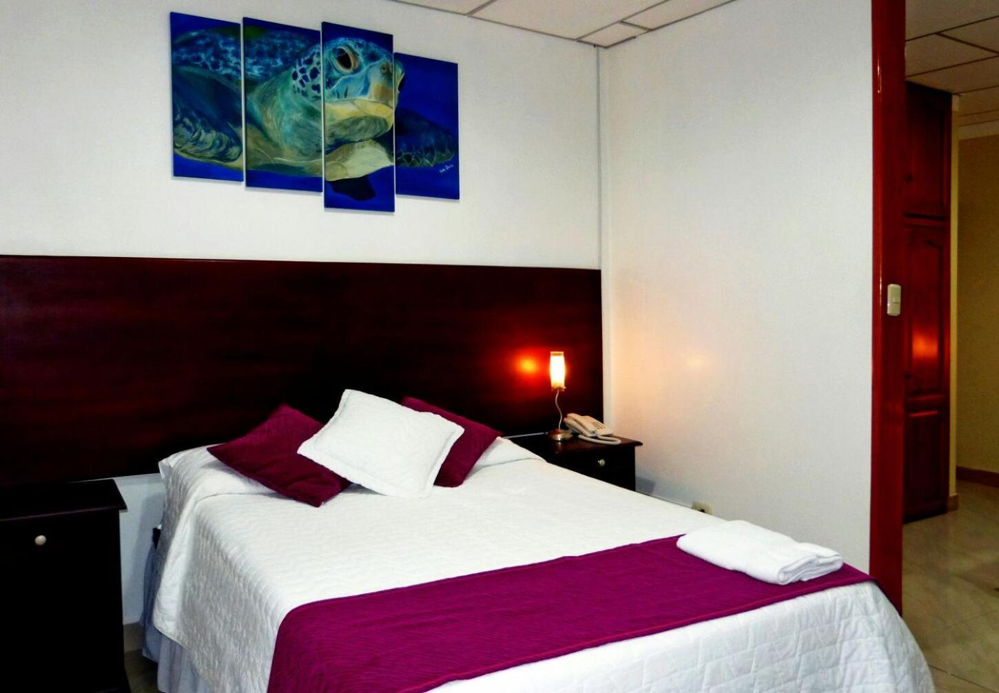 Hospedaje Brisas Del Pacifico Puerto Ayora  Buitenkant foto