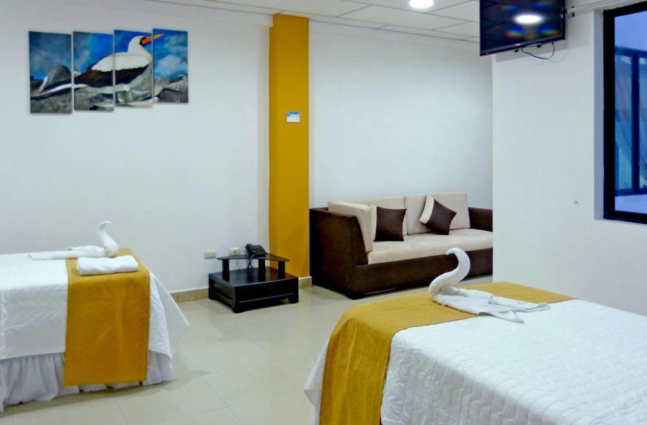 Hospedaje Brisas Del Pacifico Puerto Ayora  Buitenkant foto