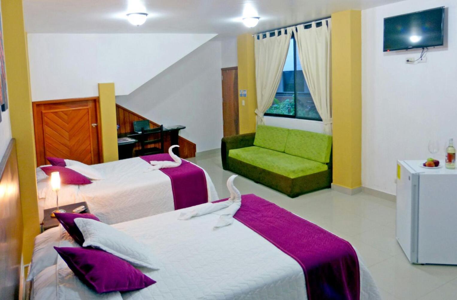 Hospedaje Brisas Del Pacifico Puerto Ayora  Buitenkant foto