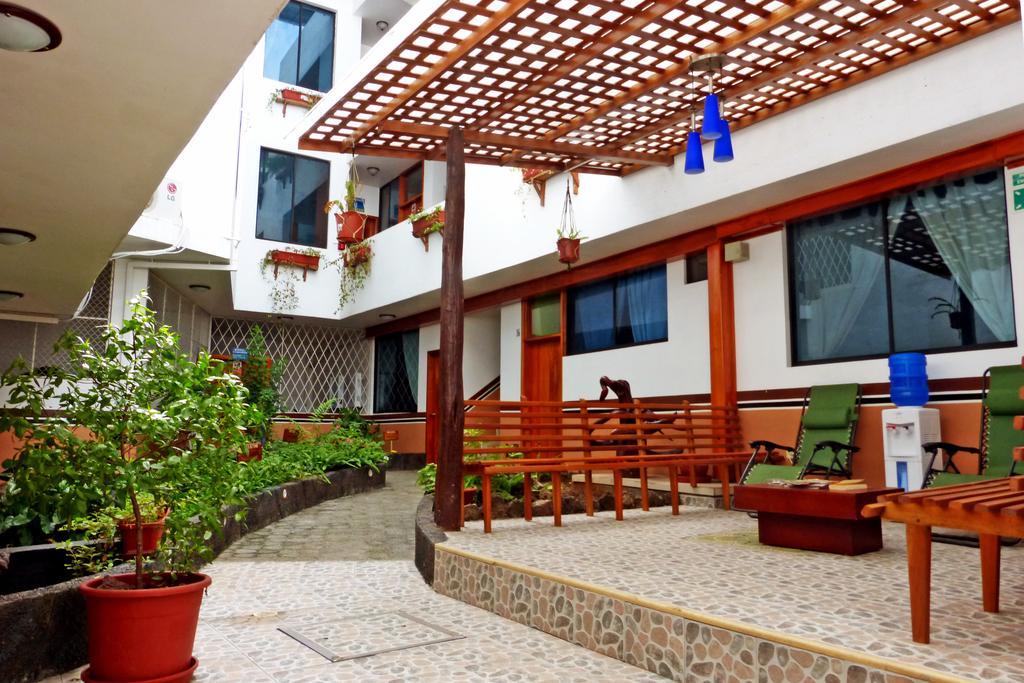 Hospedaje Brisas Del Pacifico Puerto Ayora  Buitenkant foto