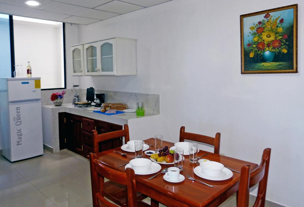 Hospedaje Brisas Del Pacifico Puerto Ayora  Buitenkant foto