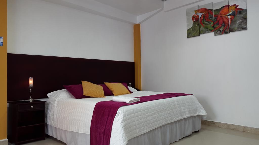 Hospedaje Brisas Del Pacifico Puerto Ayora  Kamer foto