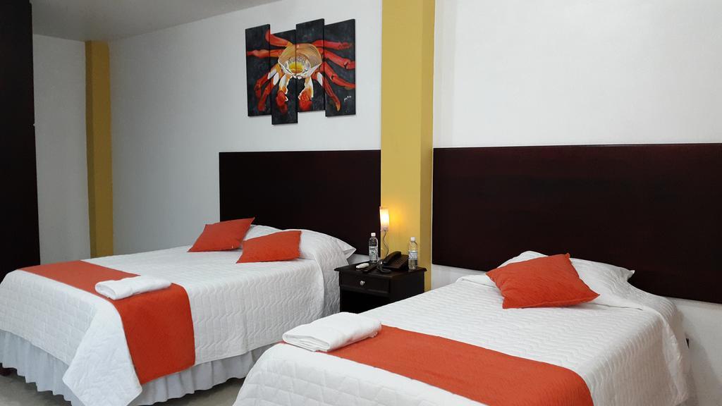 Hospedaje Brisas Del Pacifico Puerto Ayora  Kamer foto