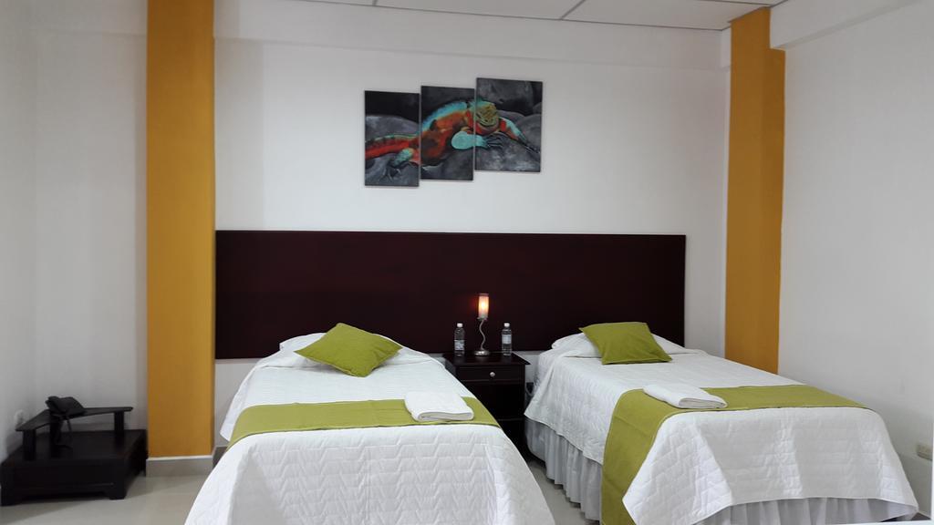 Hospedaje Brisas Del Pacifico Puerto Ayora  Kamer foto