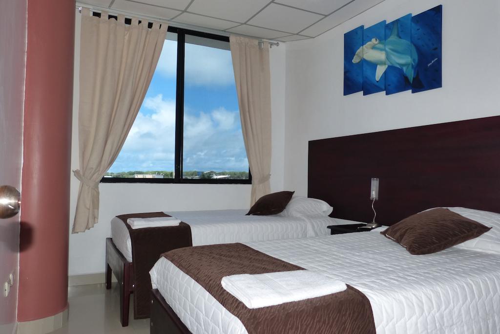 Hospedaje Brisas Del Pacifico Puerto Ayora  Kamer foto
