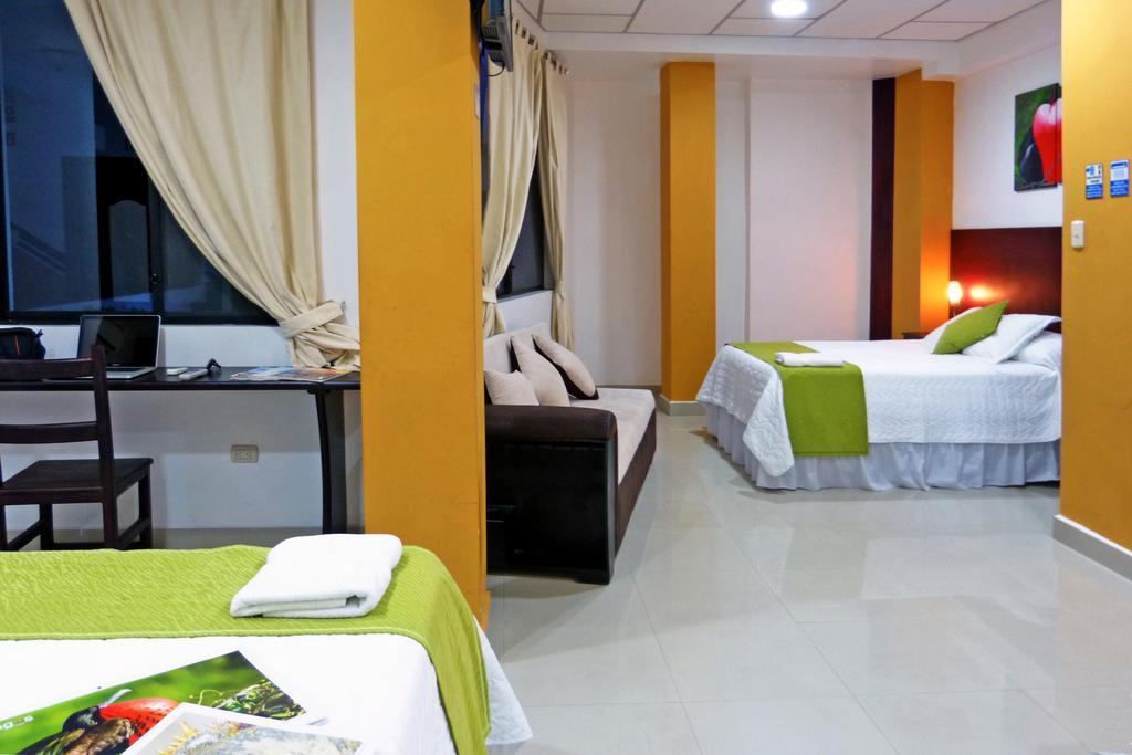Hospedaje Brisas Del Pacifico Puerto Ayora  Buitenkant foto