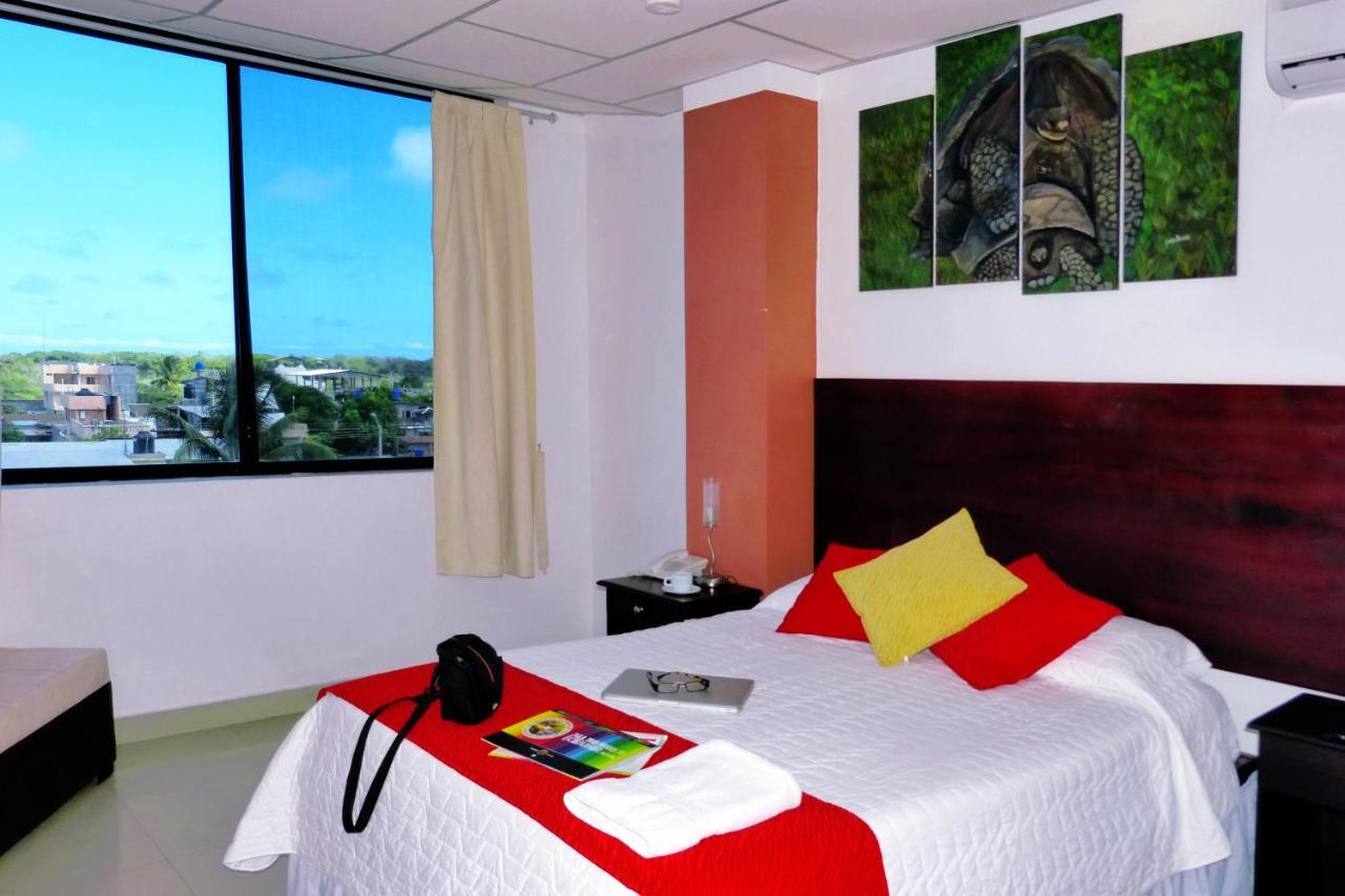 Hospedaje Brisas Del Pacifico Puerto Ayora  Buitenkant foto
