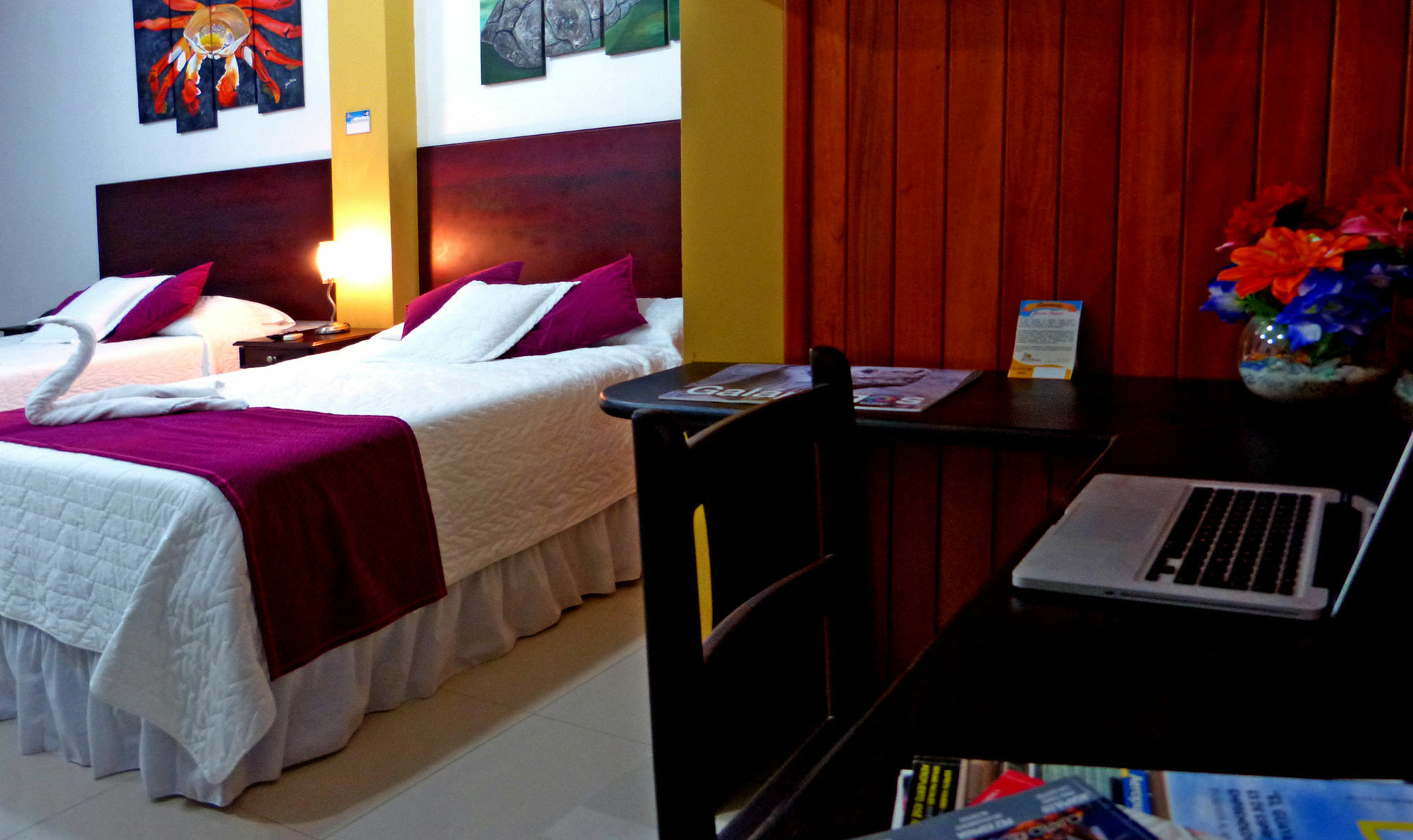 Hospedaje Brisas Del Pacifico Puerto Ayora  Buitenkant foto
