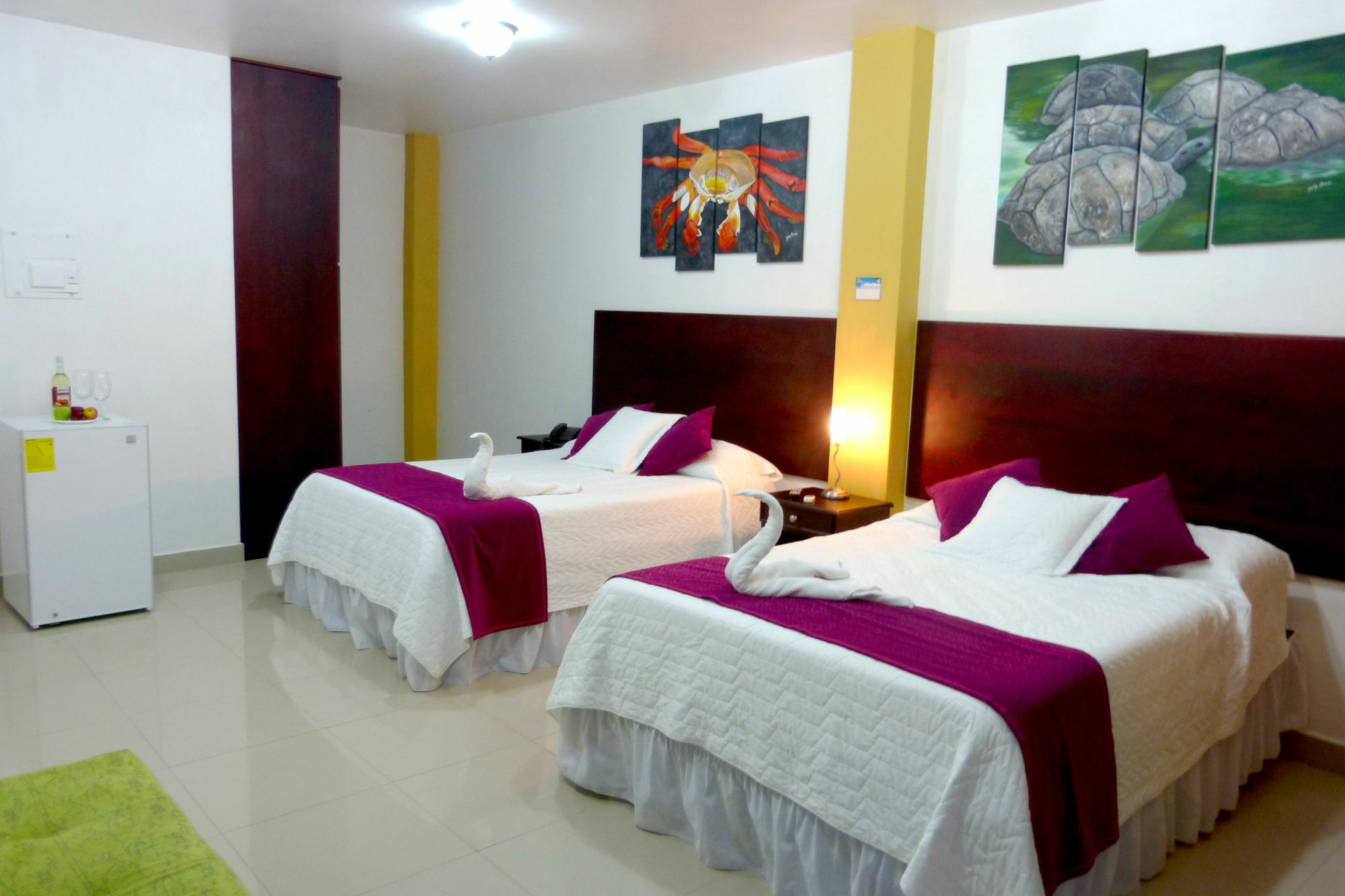 Hospedaje Brisas Del Pacifico Puerto Ayora  Buitenkant foto