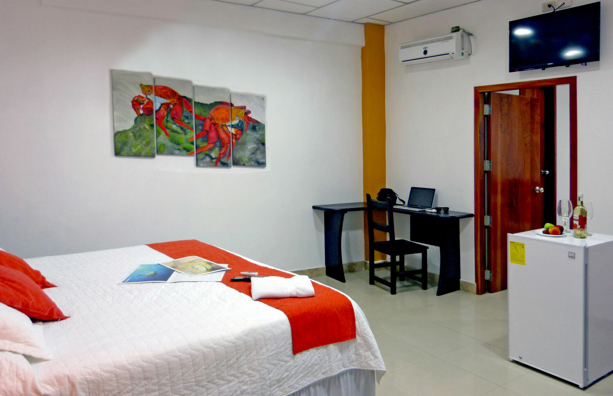 Hospedaje Brisas Del Pacifico Puerto Ayora  Buitenkant foto